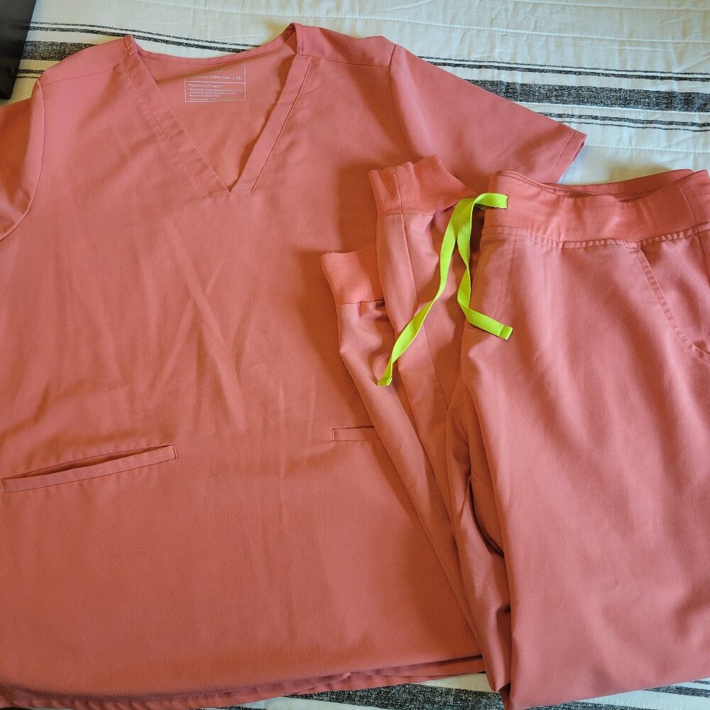 Figs Womens Coral Scrub Set